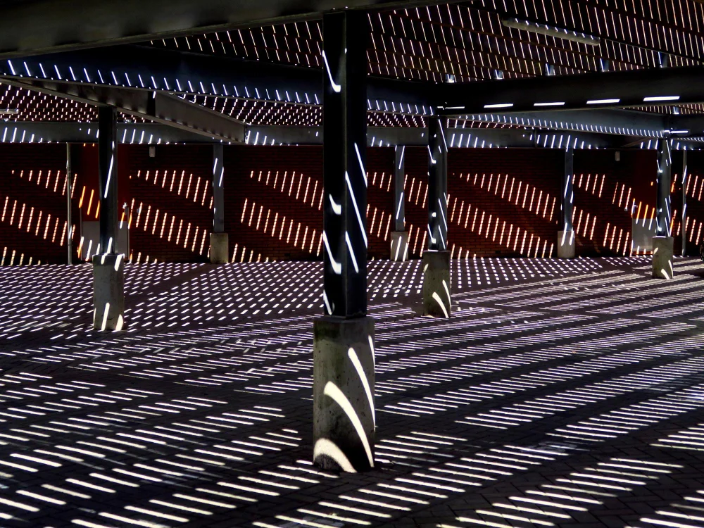 Bar grating platform